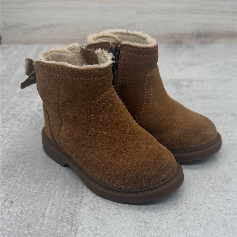 UGG T Lynde Kids Boots with Bow and Fur Lining Toddlers Size 7